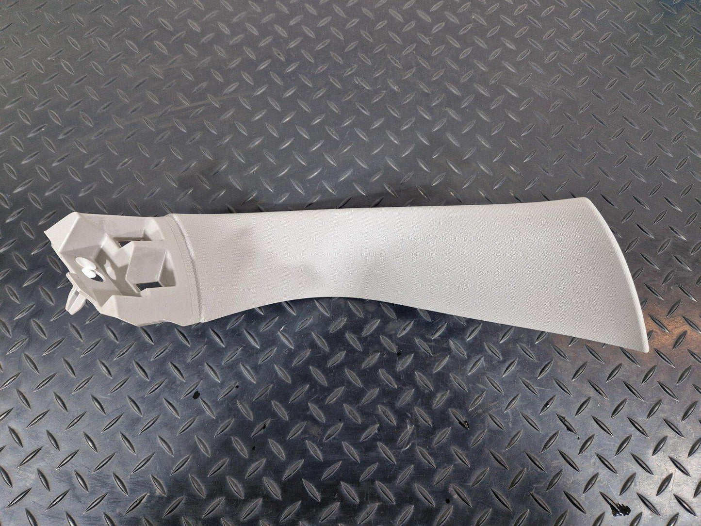 14-21 BMW 2 SERIES F45 F46 218i TAILGATE LEFT SIDE TRIM PANEL 7318937