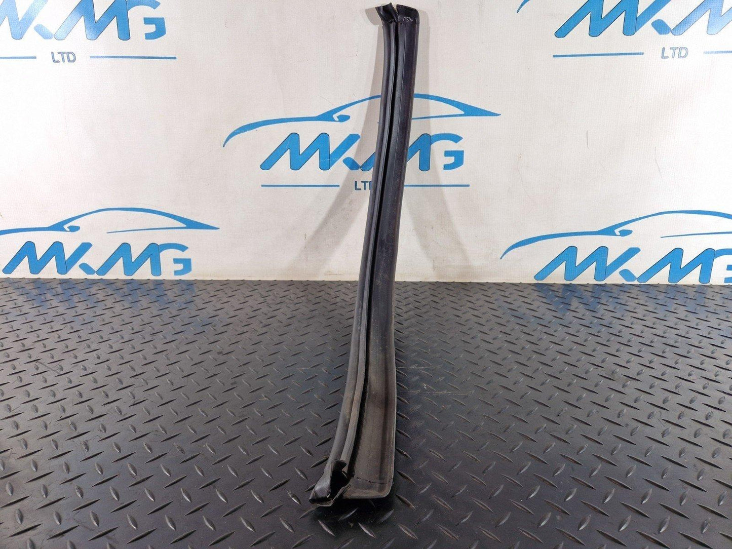 11-18 BMW 6 SERIES F06 GENUINE ENGINE HOOD SEALING RUBBER 7211920