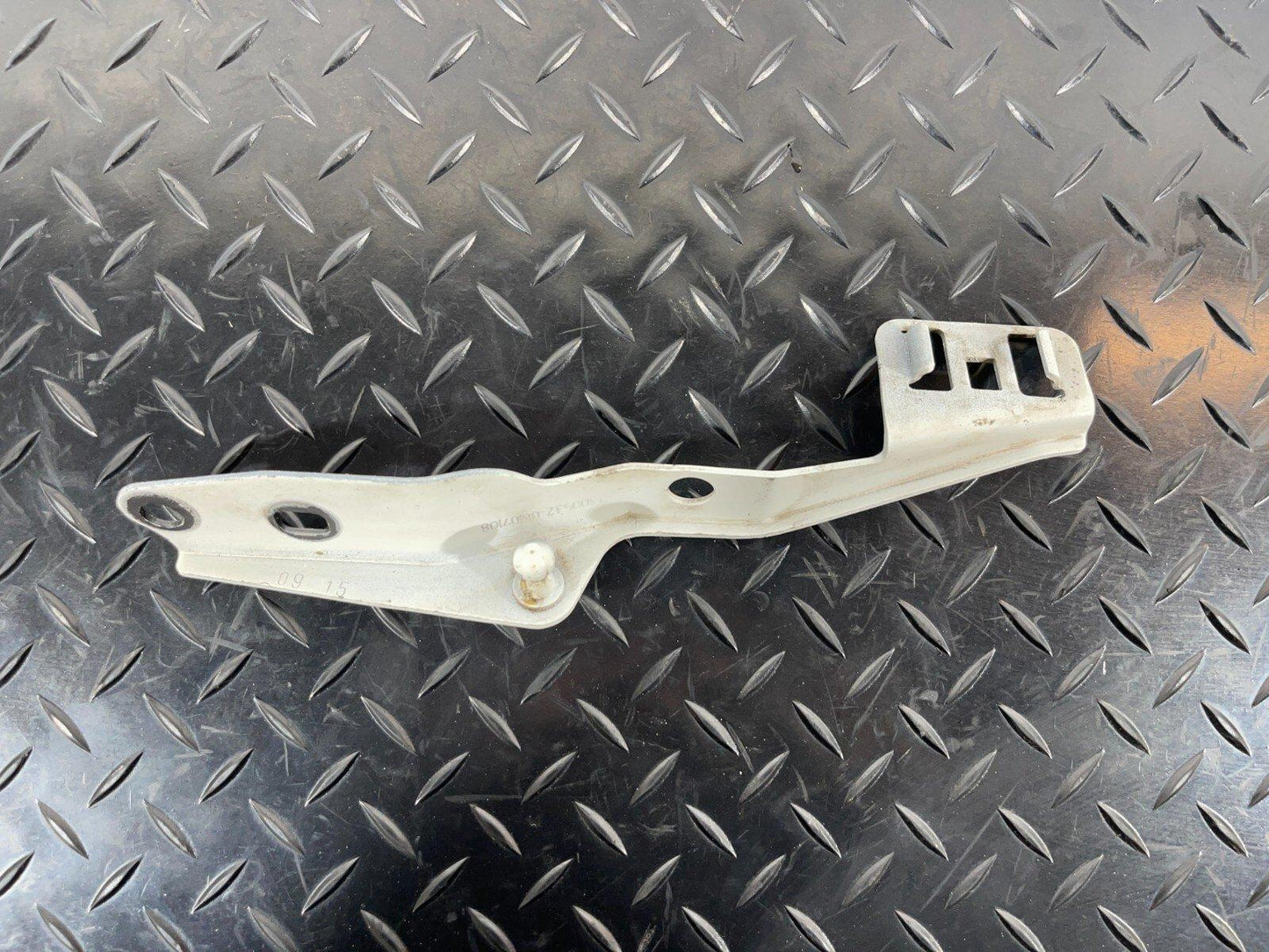 14-21 BMW 2 SERIES ACTIVE TOURER F45 DRIVER SIDE BONNET STRUT HOLDER 7300532