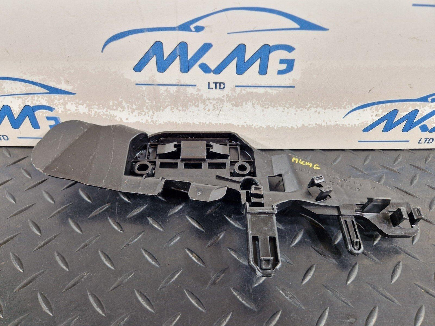 11-19 MERCEDES BENZ ML W166 OEM FRONT LEFT N/S DOOR LOCK BRACKET A1667231114
