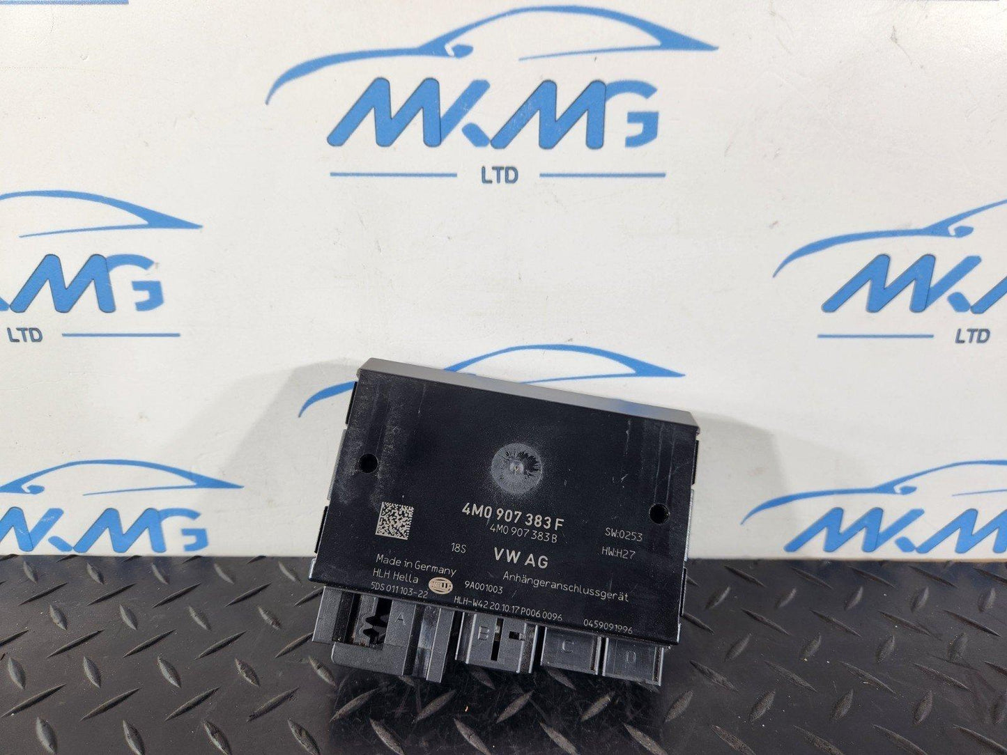 16-19 AUDI A4 B9 OEM TRAILER TOW BAR HITCH DETECTION CONTROL MODULE 4M0907383F