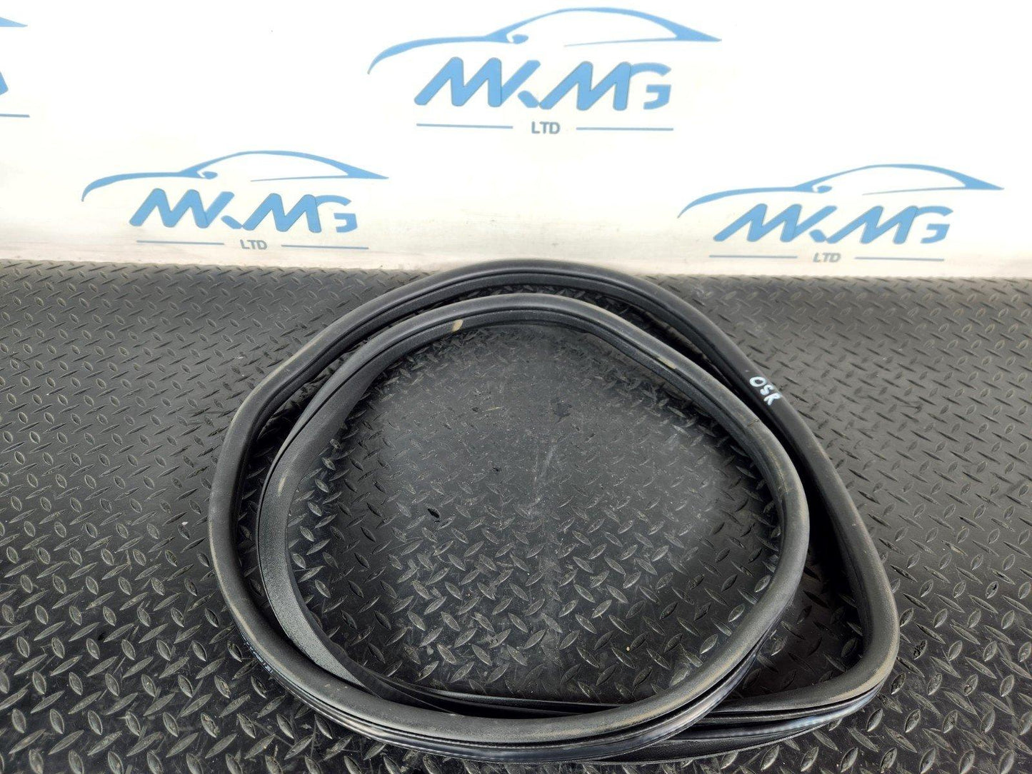 11-19 MERCEDES ML W166 OEM REAR LEFT OR RIGHT SIDE DOOR RUBBER SEAL  A1666970151