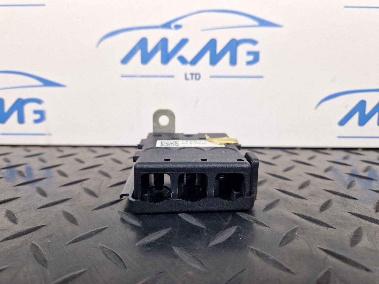 16-19 AUDI A4 B9 GENUINE FUSE BOX POWER DISTRIBUTION CONTROL MODULE 8W0941824AN