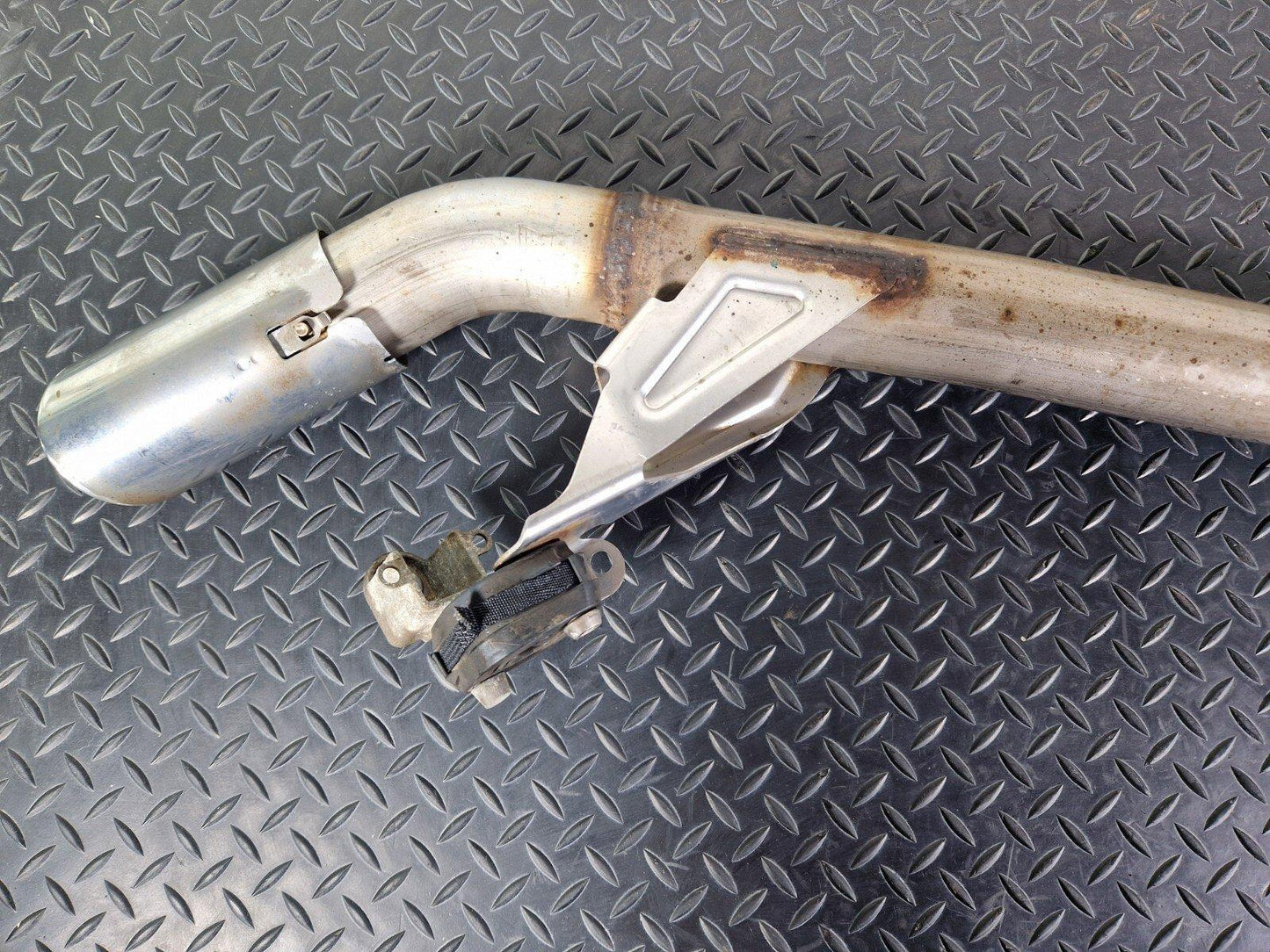 16-19 AUDI A4 B9 S-LINE REAR EXHAUST SILENCER 8W0253609