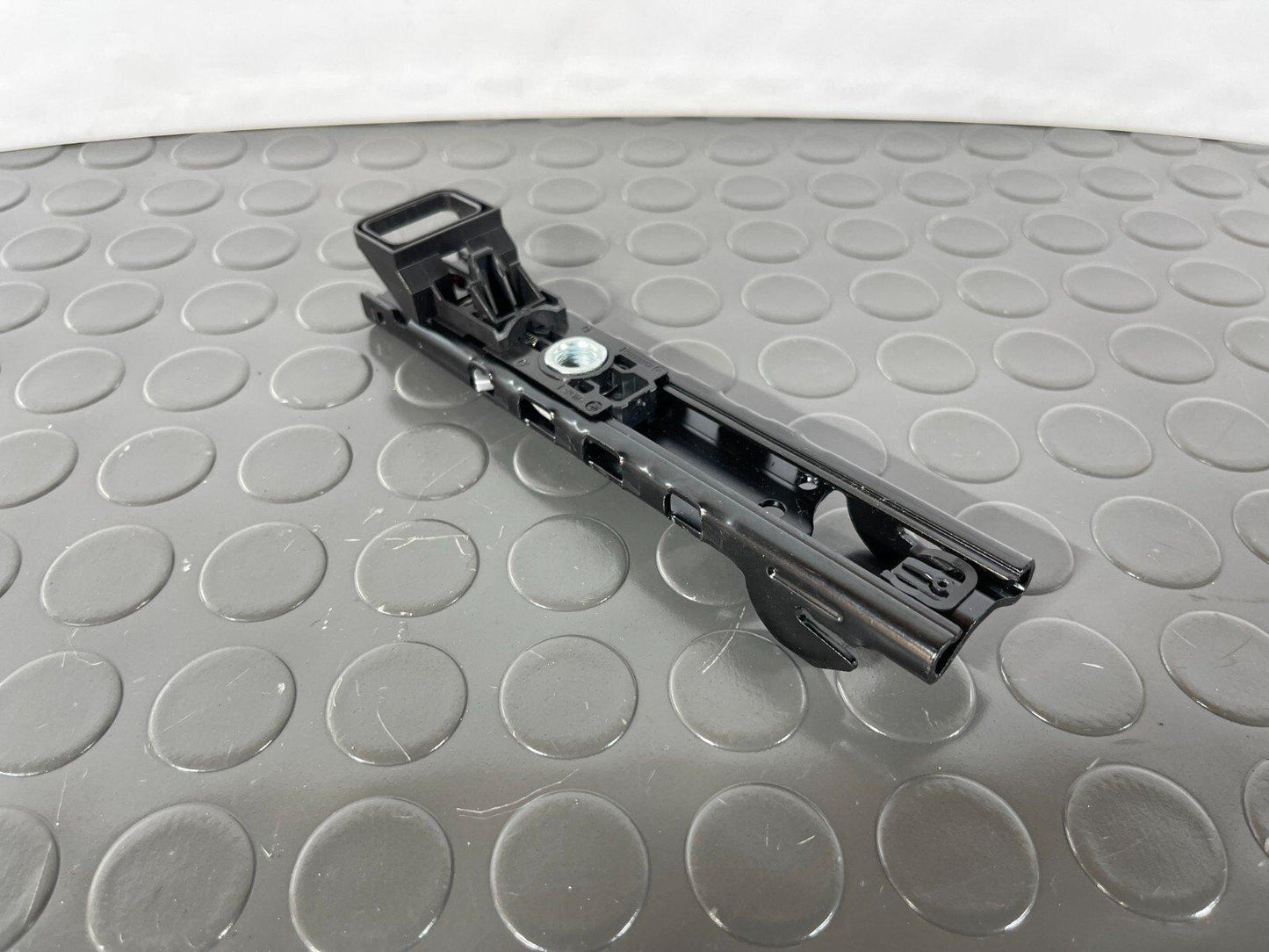 16-19 AUDI A4 B9 GENUINE LEFT PASSENGER SEAT BELT HEIGHT ADJUSTER 4M0857819