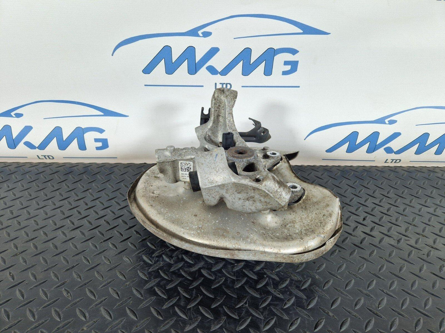 16-19 AUDI A4 AVANT B9 REAR LEFT N/S WHEEL HUB & BEARING 8W0615611 8W0505459F