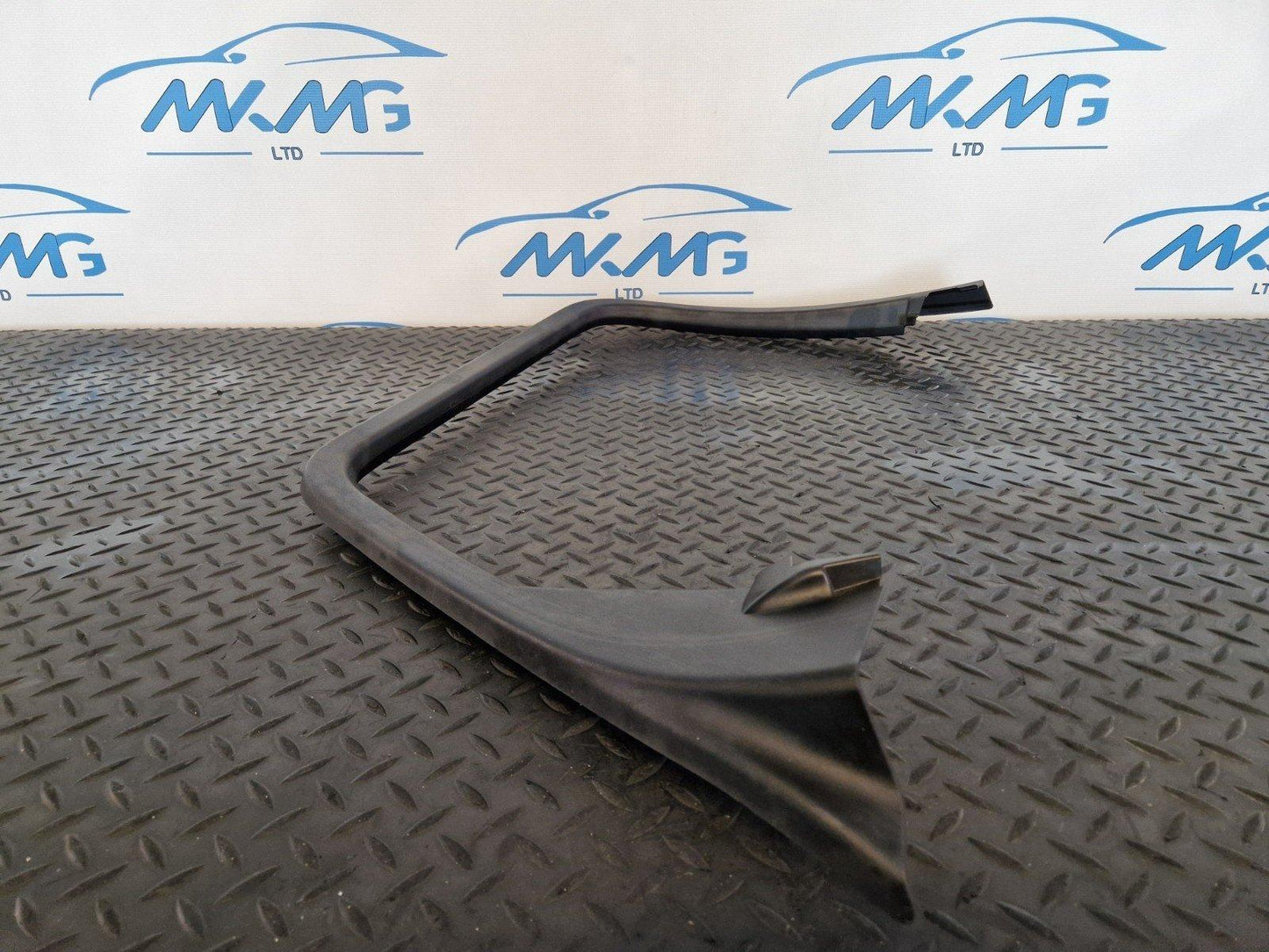 16-19 AUDI A4 B9 SPORT REAR LEFT NSR DOOR WINDOW FRAME TRIM 8W9867671