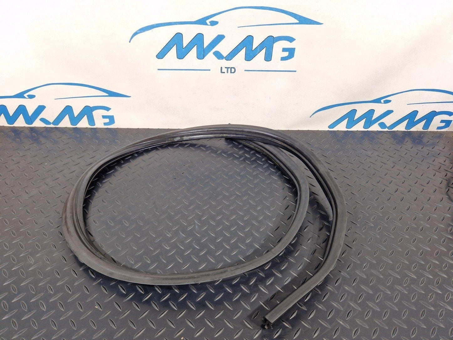 18-ON MERCEDES BENZ SPRINTER W907 HOOD BONNET RUBBER GASKET SEAL A9108871100