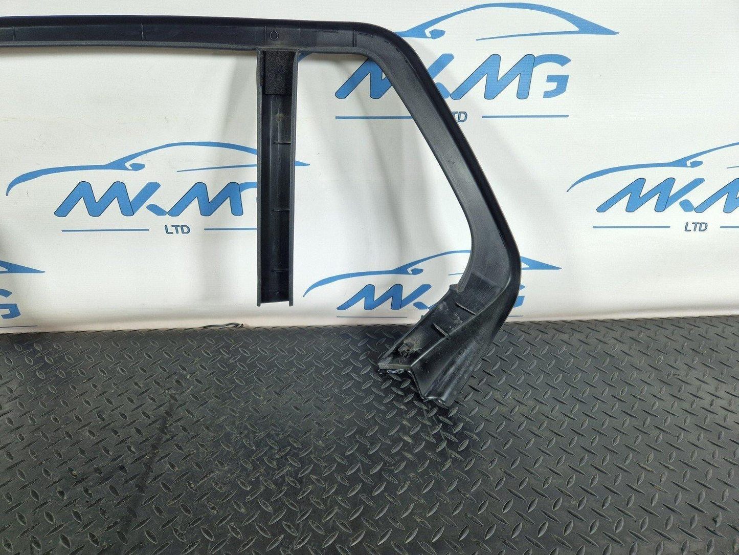 14-21 MERCEDES BENZ C300h W205 OEM REAR LEFT WINDOW TRIM A2057370371