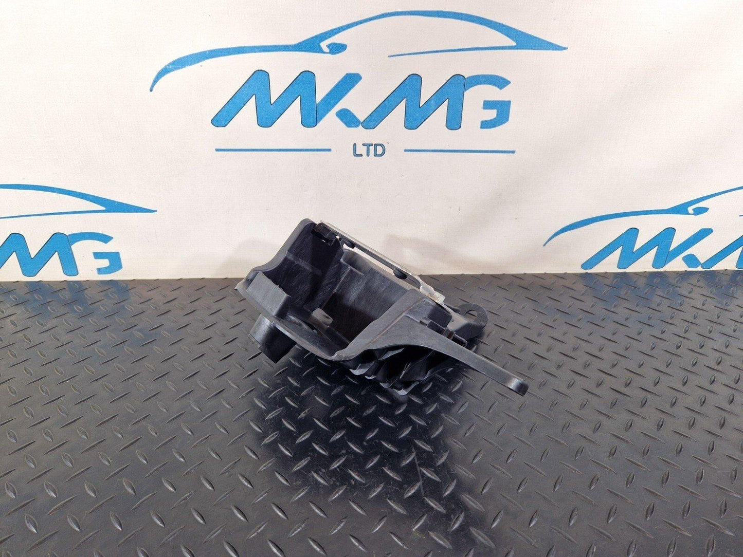 14-21 MERCEDES BENZ C300h W205 GENUINE BATTERY HOLDER BRACKET A2055451640