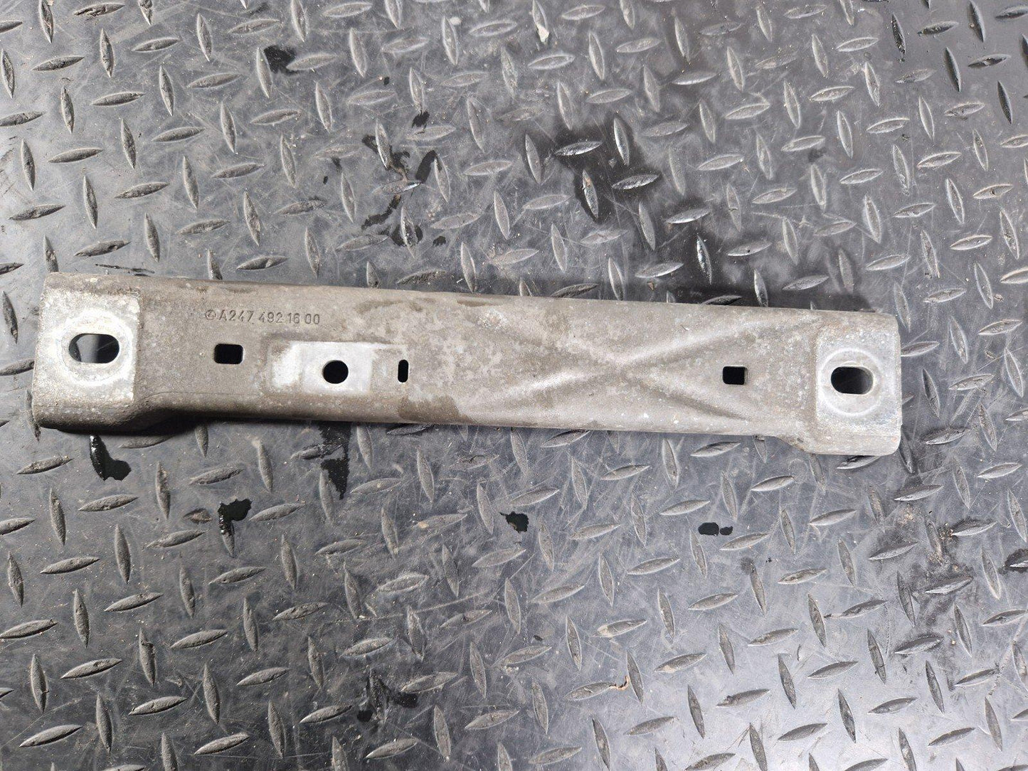 19-ON MERCEDES BENZ CLA C118 REAR EXHAUST GAS LINE HOLDER A2474921600