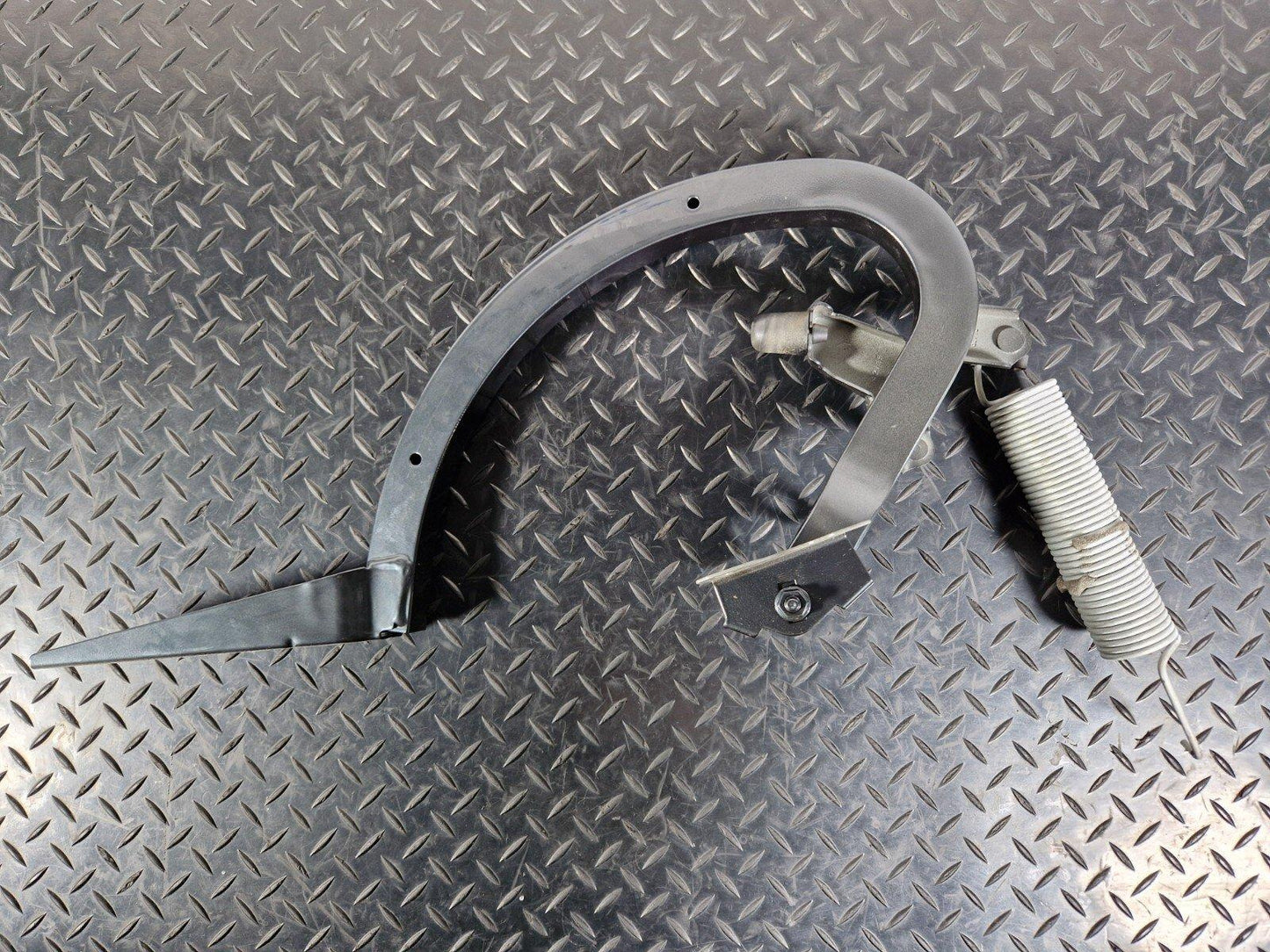 16-19 AUDI A4 B9 REAR RIGHT O/S BOOT HINGE IN GREY LX7L 8W5827306A