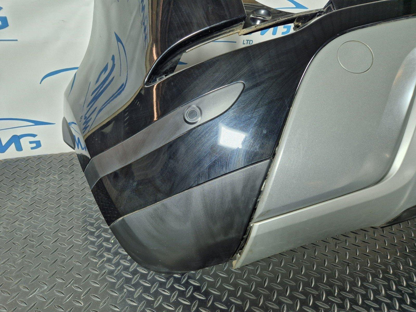 19-ON RANGE ROVER EVOQUE L551 GENUINE COMPLETE REAR BUMPER SANTORINI BLACK 820