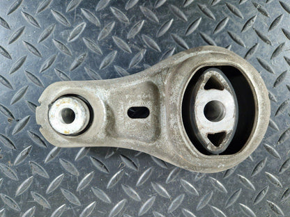 14-23 MERCEDES VITO W447 1.6 DIESEL OM622.951 GENUINE GEARBOX MOUNT A4472400110