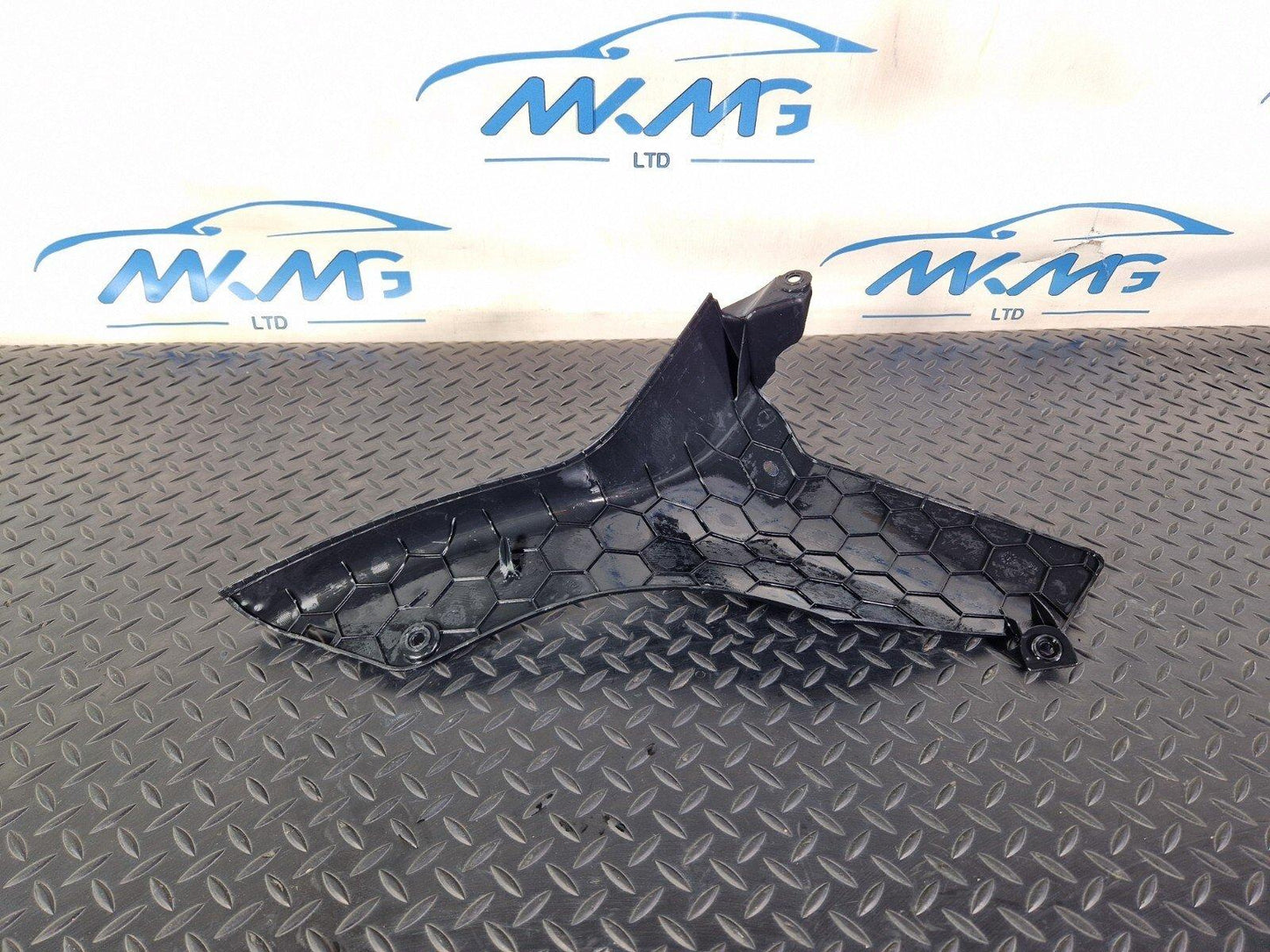 18-ON MERCEDES BENZ SPRINTER W907 W910 RIGHT FOOTWELL TRIM A9076880100