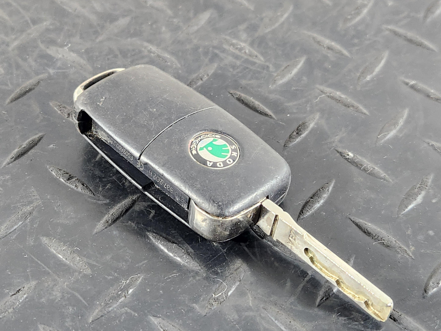 Skoda Octavia MK2 FL (1Z) Station Wagon Car Key Fob Genuine 3T0837202H