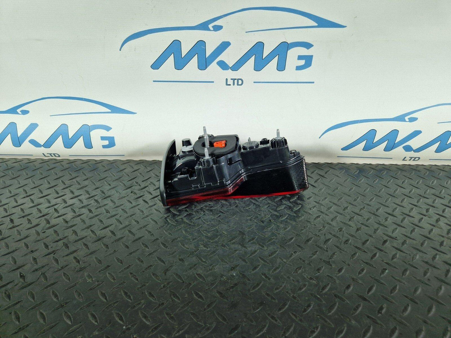 16-19 AUDI A4 B9 GENUINE REAR RIGHT O/S/R INNER TAILGATE LIGHT 8W5945076A