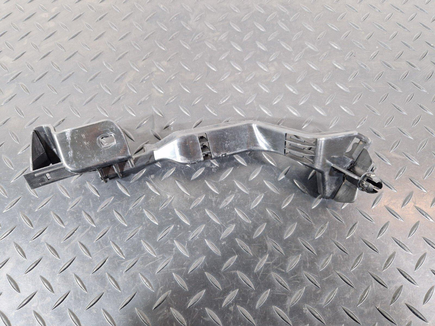 14-21 MERCEDES BENZ C200 W205 OEM GENUINE CABLE DUCT BRACKET A2055462180