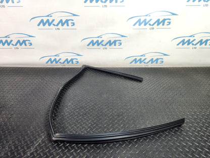 Land Rover Range Rover Evoque L551 Front Right Door Window Rubber Frame XC940