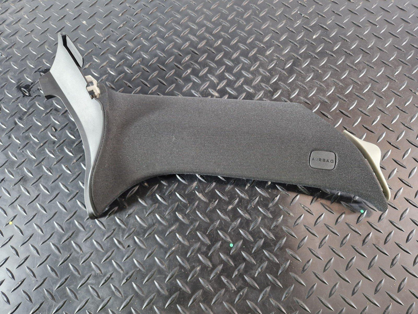16-22 MERCEDES BENZ X253 DRIVER SIDE REAR C-PILLAR TRIM COVER A2536906901