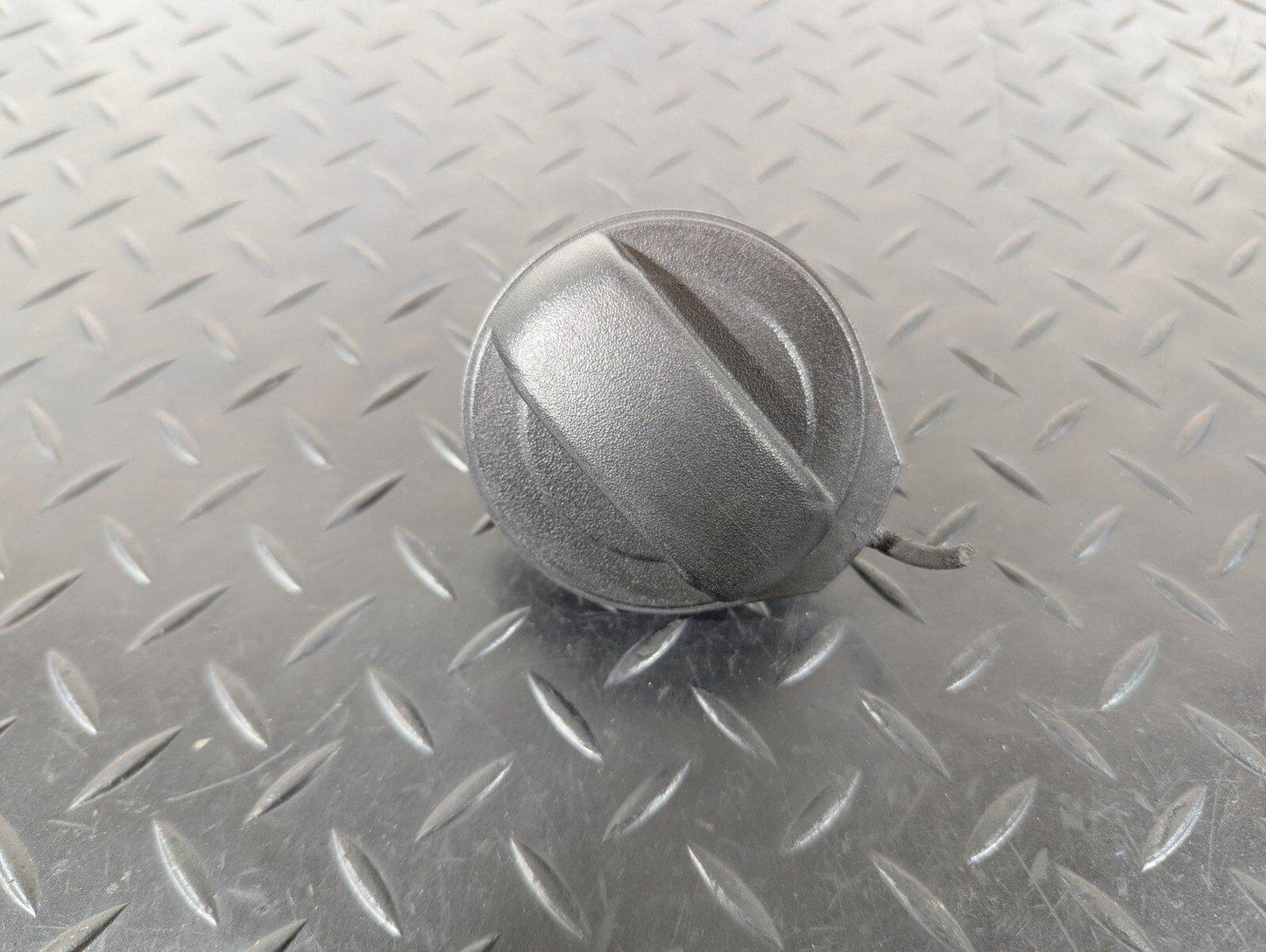 10-17 AUDI A8 4H GENUINE TANK CAP CLOSURE FUEL