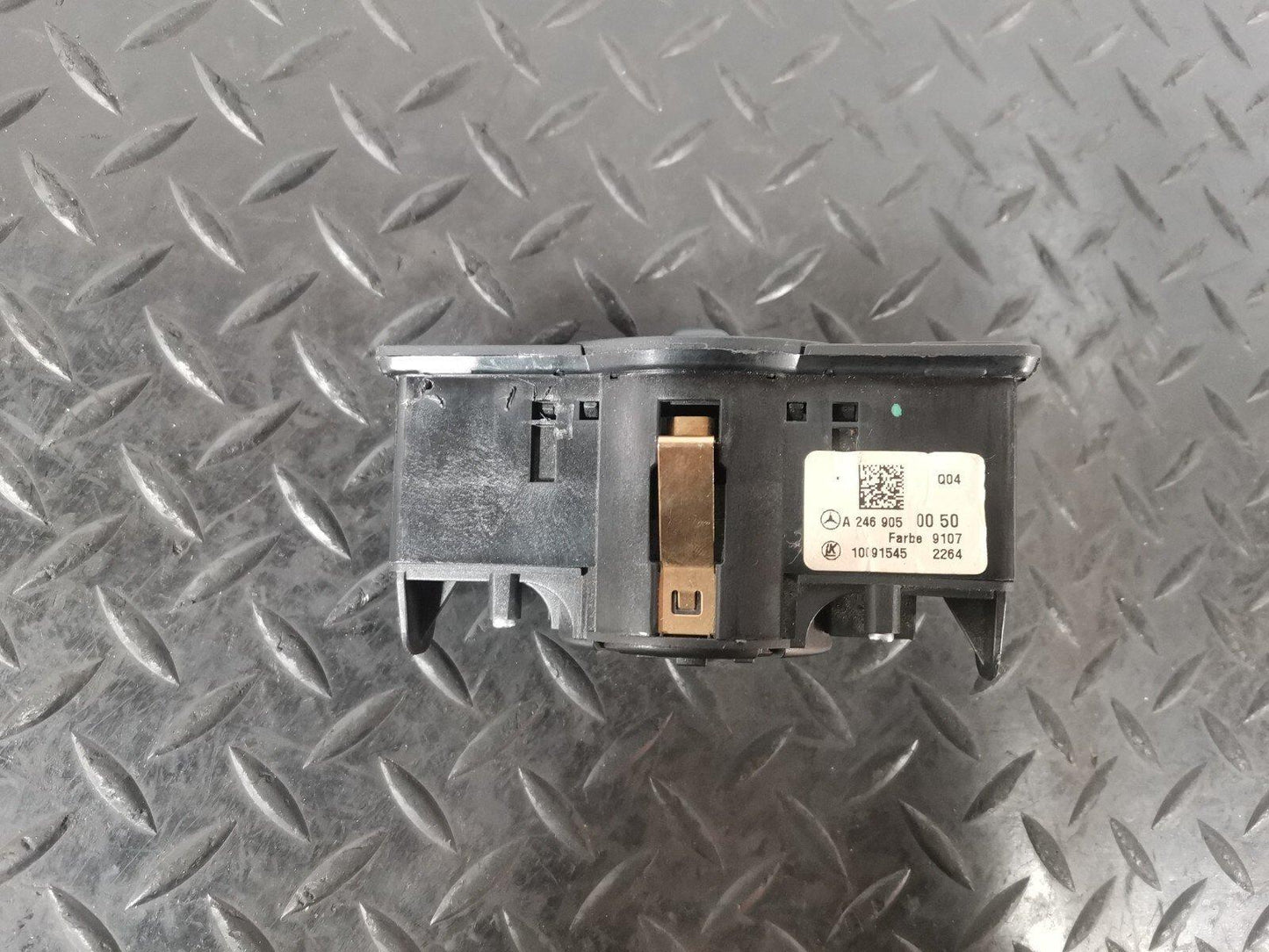 12-18 MERCEDES A B CLA-CLASS W176 W246 C117 GENUINE HEADLIGHT SWITCH A2469050050