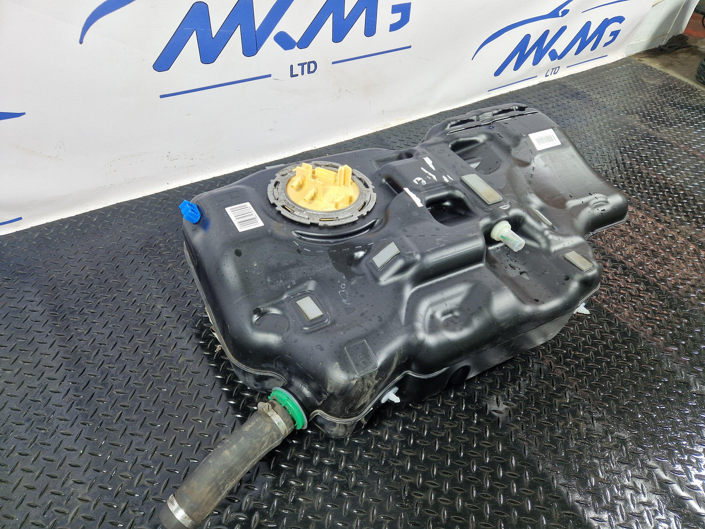 Mercedes-Benz B-Class W247 Genuine Diesel Fuel Tank With Pump A2474701500