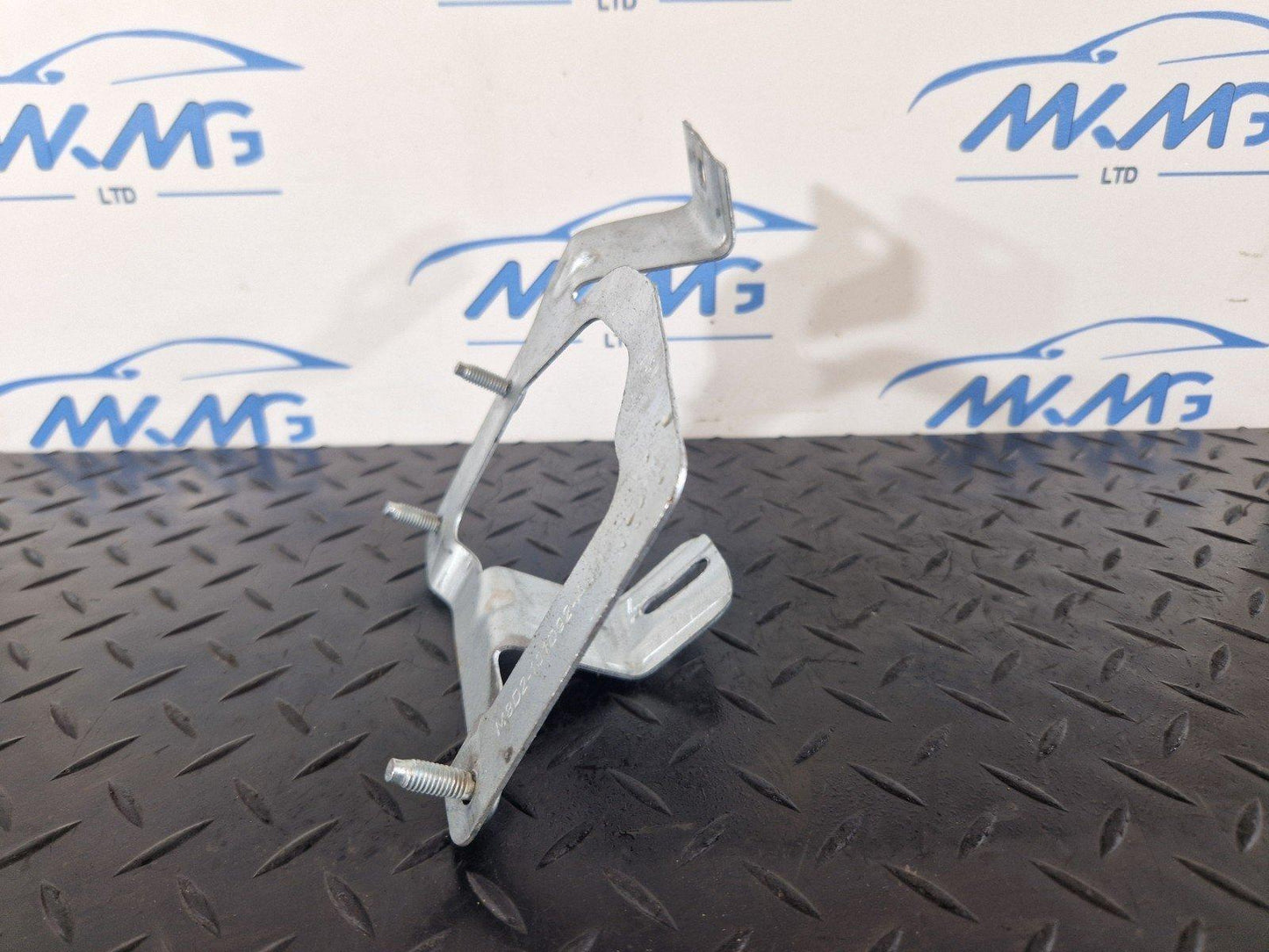 19-ON RANGE ROVER EVOQUE L551 GENUINE BRACKET M8D2-101D92-AB