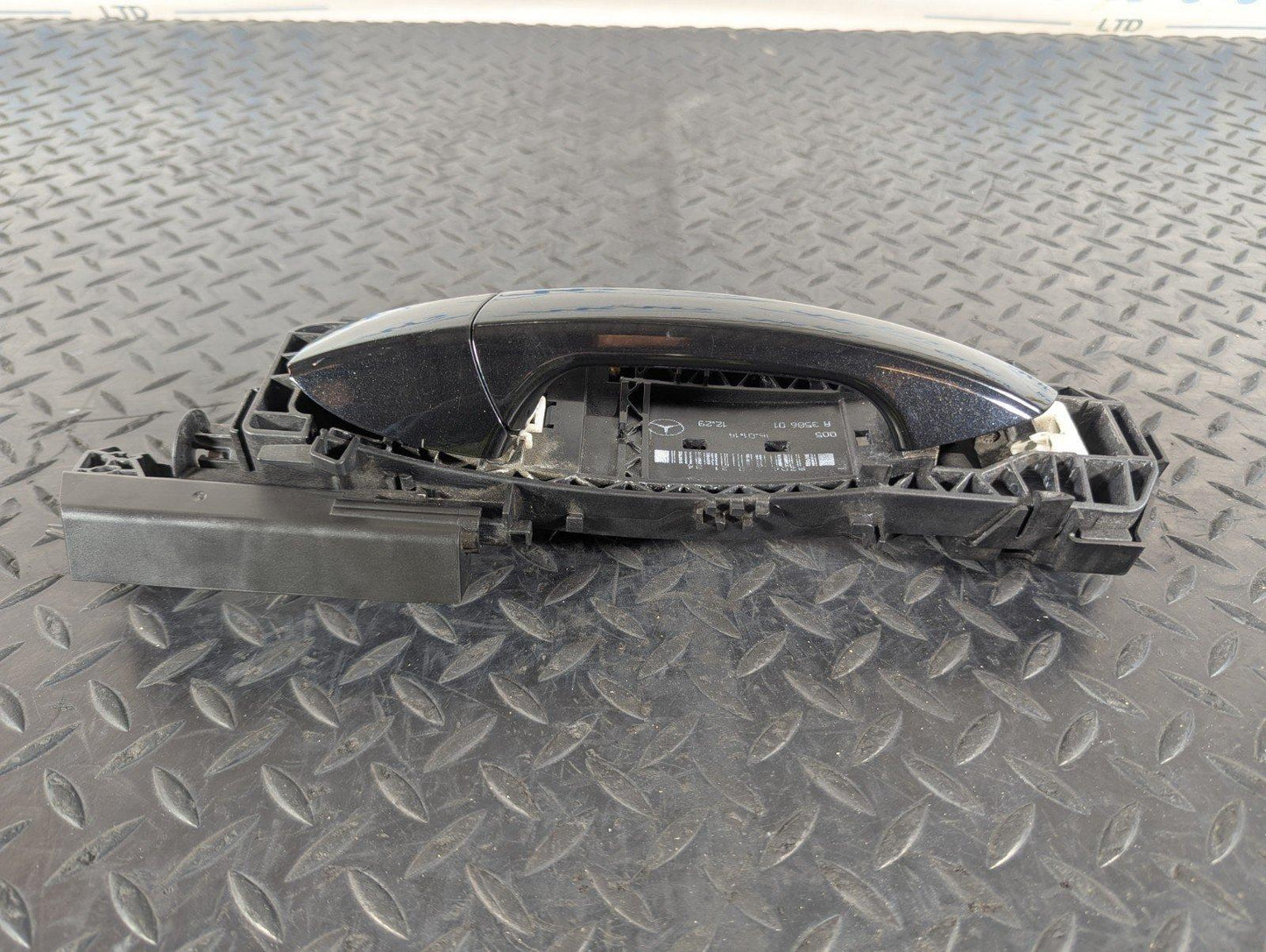 13-19 MERCEDES BENZ CLA C117 FRONT LEFT PASSENGER SIDE DOOR HANDLE A2047602134