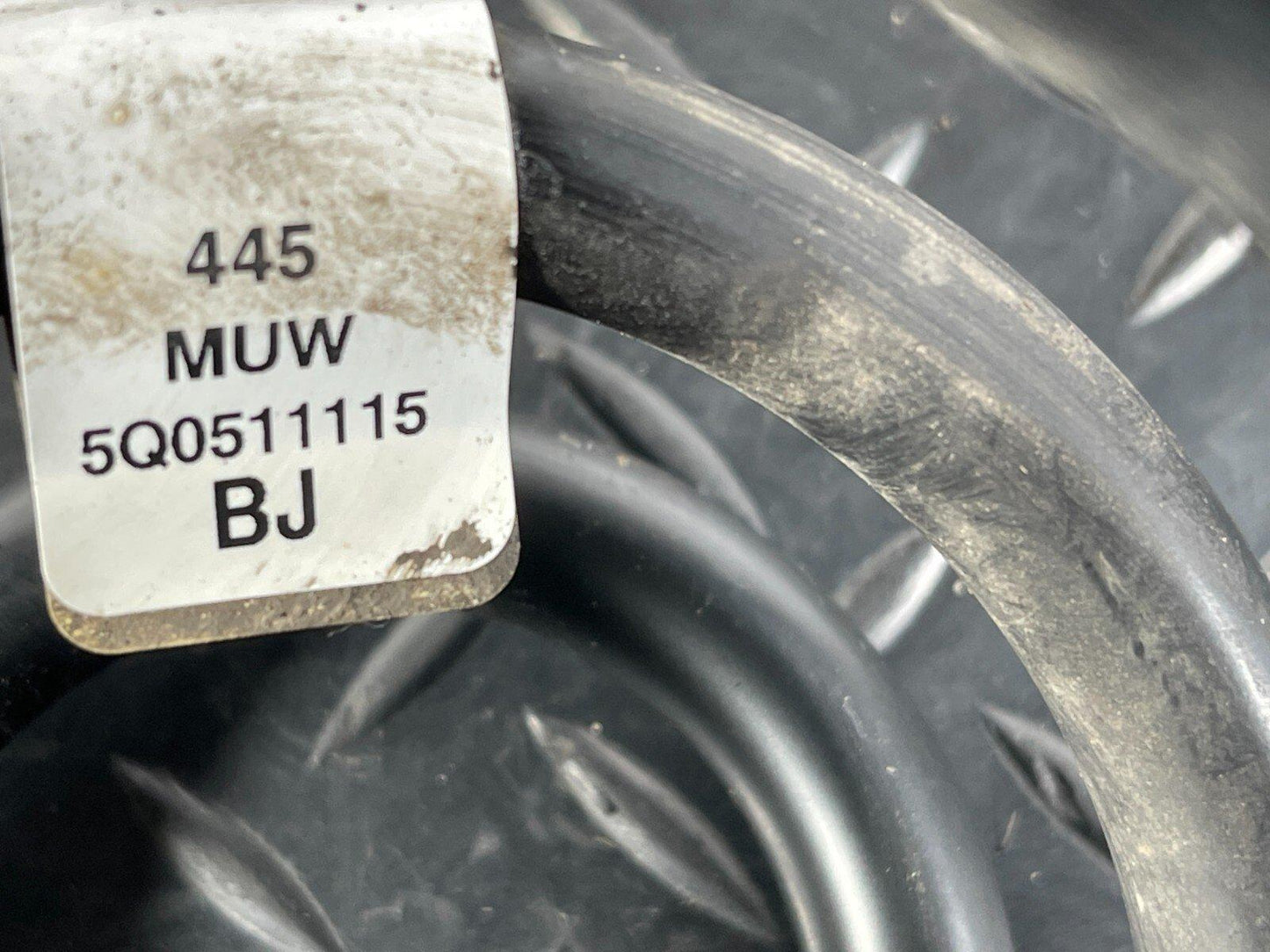17-20 VW GOLF MK7.5 REAR COIL SPRING 5Q0511115BJ