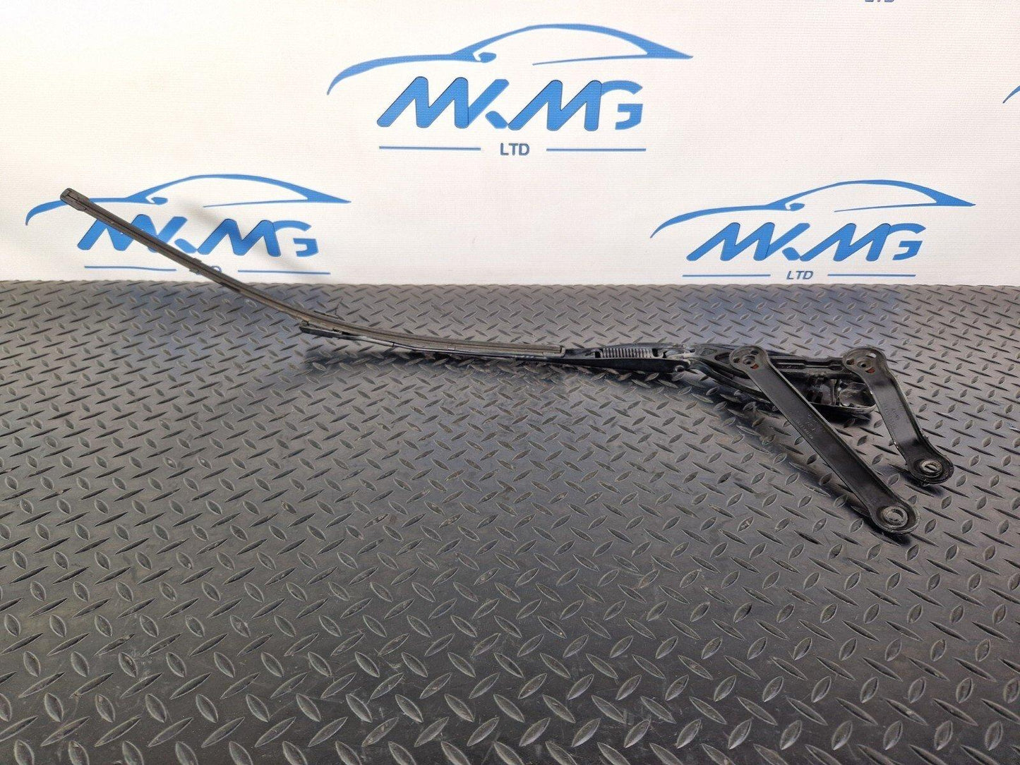 14-21 MERCEDES BENZ C300h W205 WINDSCREEN LEFT N/S WIPER ARM COVER A2058240219