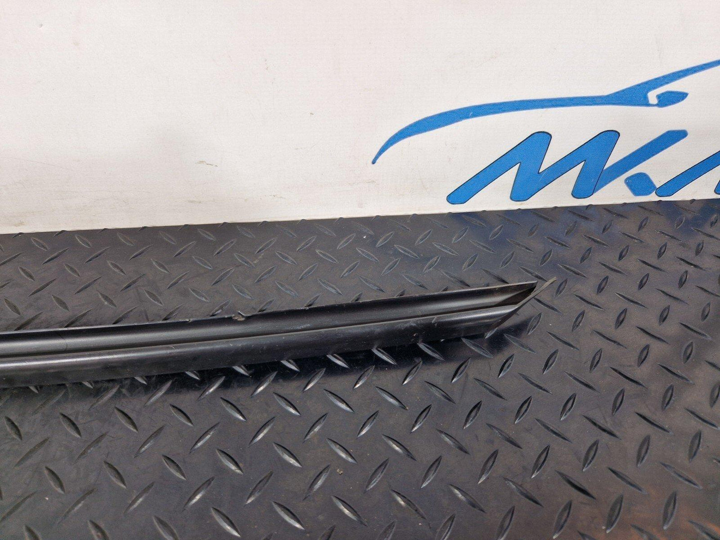 16-19 AUDI A4 B9 FRONT WINDSCREEN O/S WEATHERSTRIP MOULDING STRIP 8W0854328C