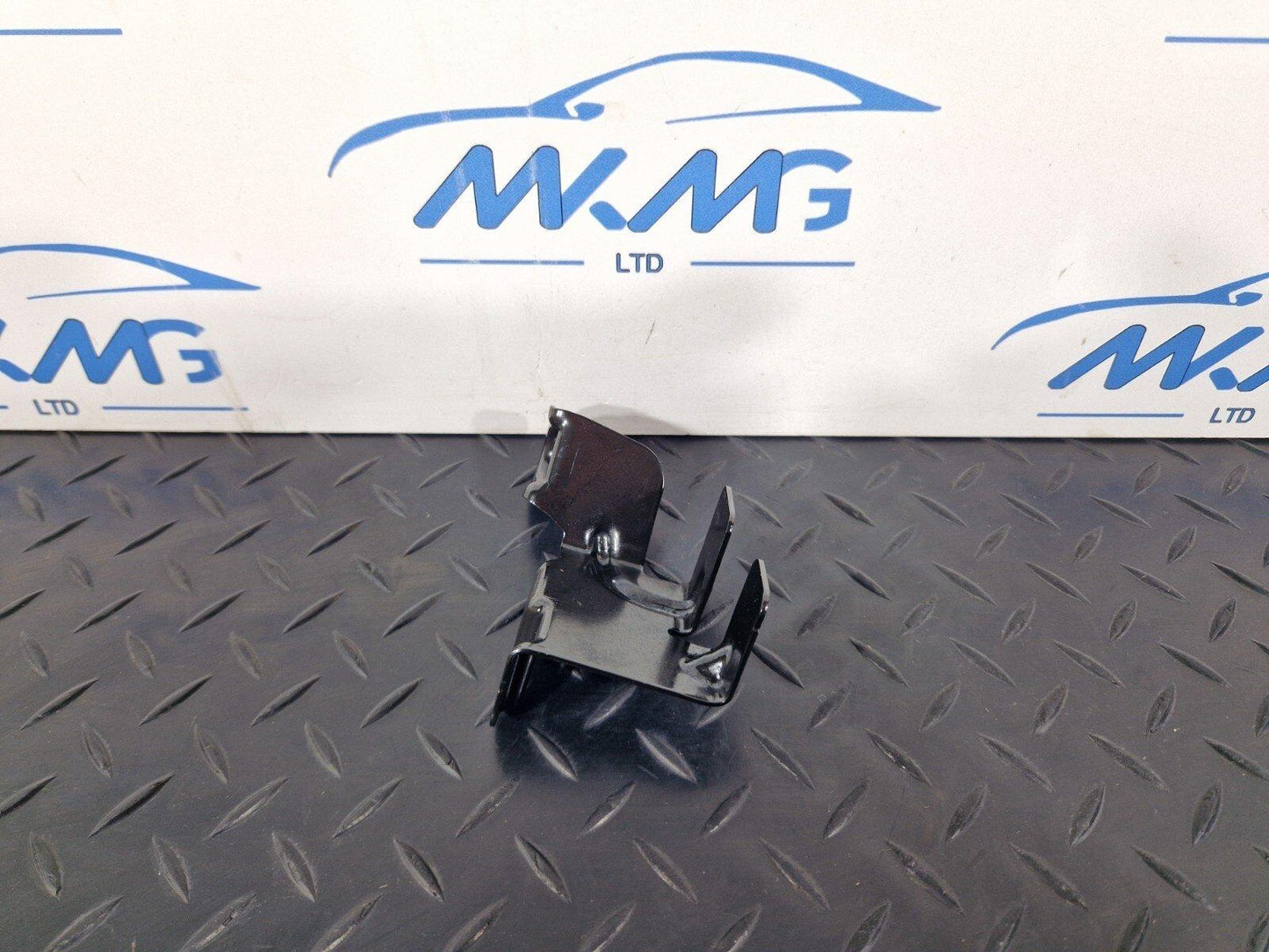 19-ON MERCEDES BENZ CLA C118 REAR RIGHT LOAD COMPARTMENT BRACKET A1776802203