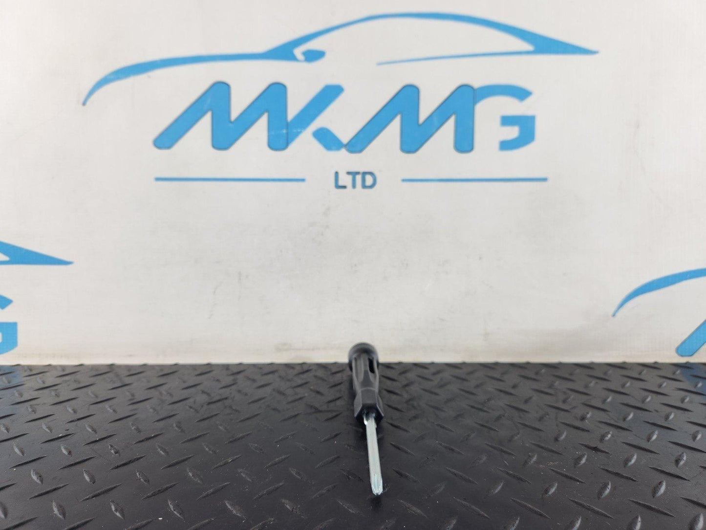 16-20 AUDI Q7 4M GENUINE BOOT TOOLKIT