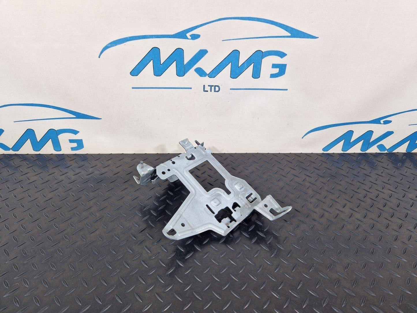 14-21 MERCEDES BENZ C200 W205 FUSE BOX RELAY HOLDER BRACKET A2055451740