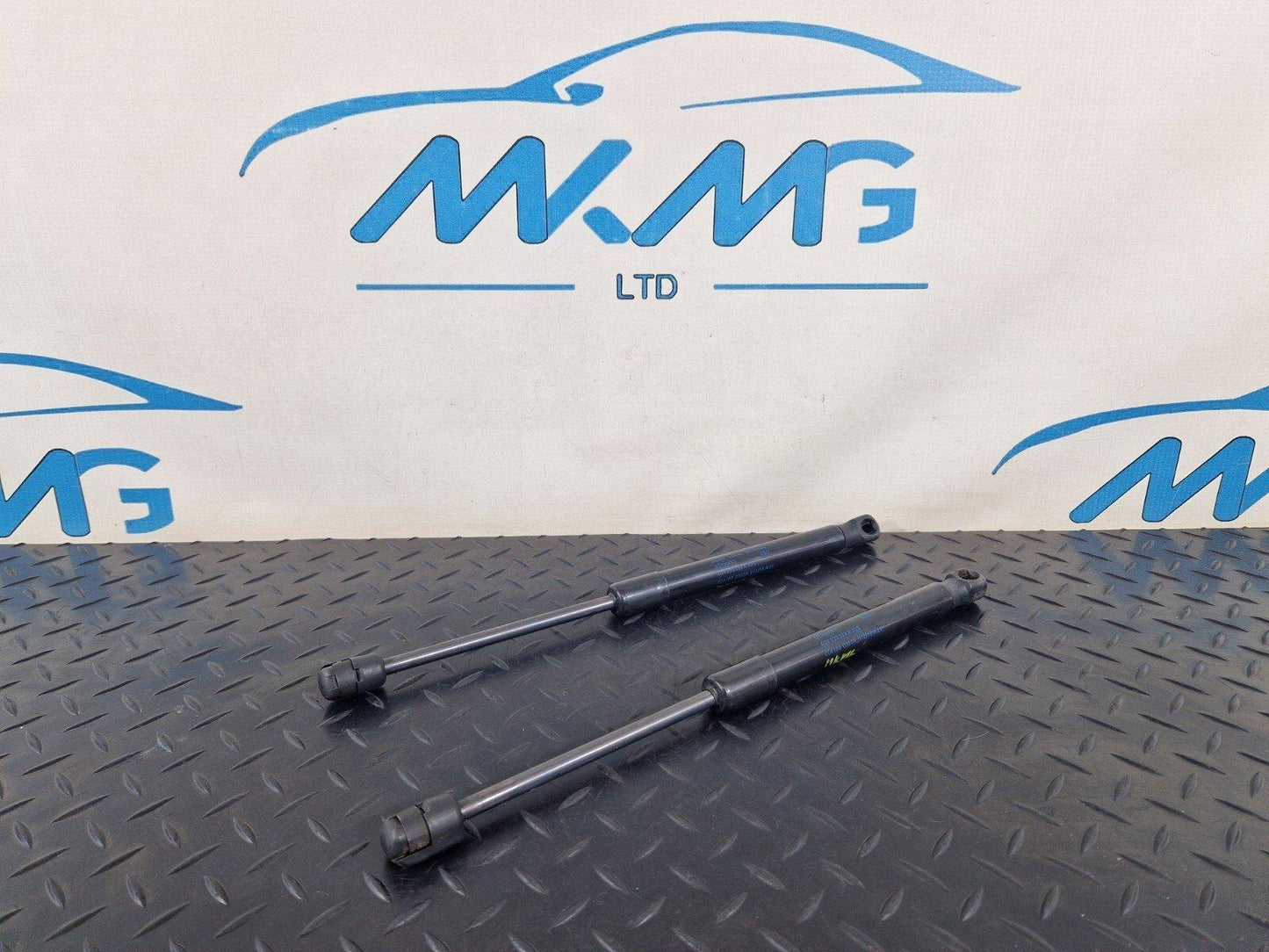 12-18 AUDI A6 C7 GENUINE OEM PAIR OF BONNET HOOD LIFT SUPPORT STRUTS 4G8823359A