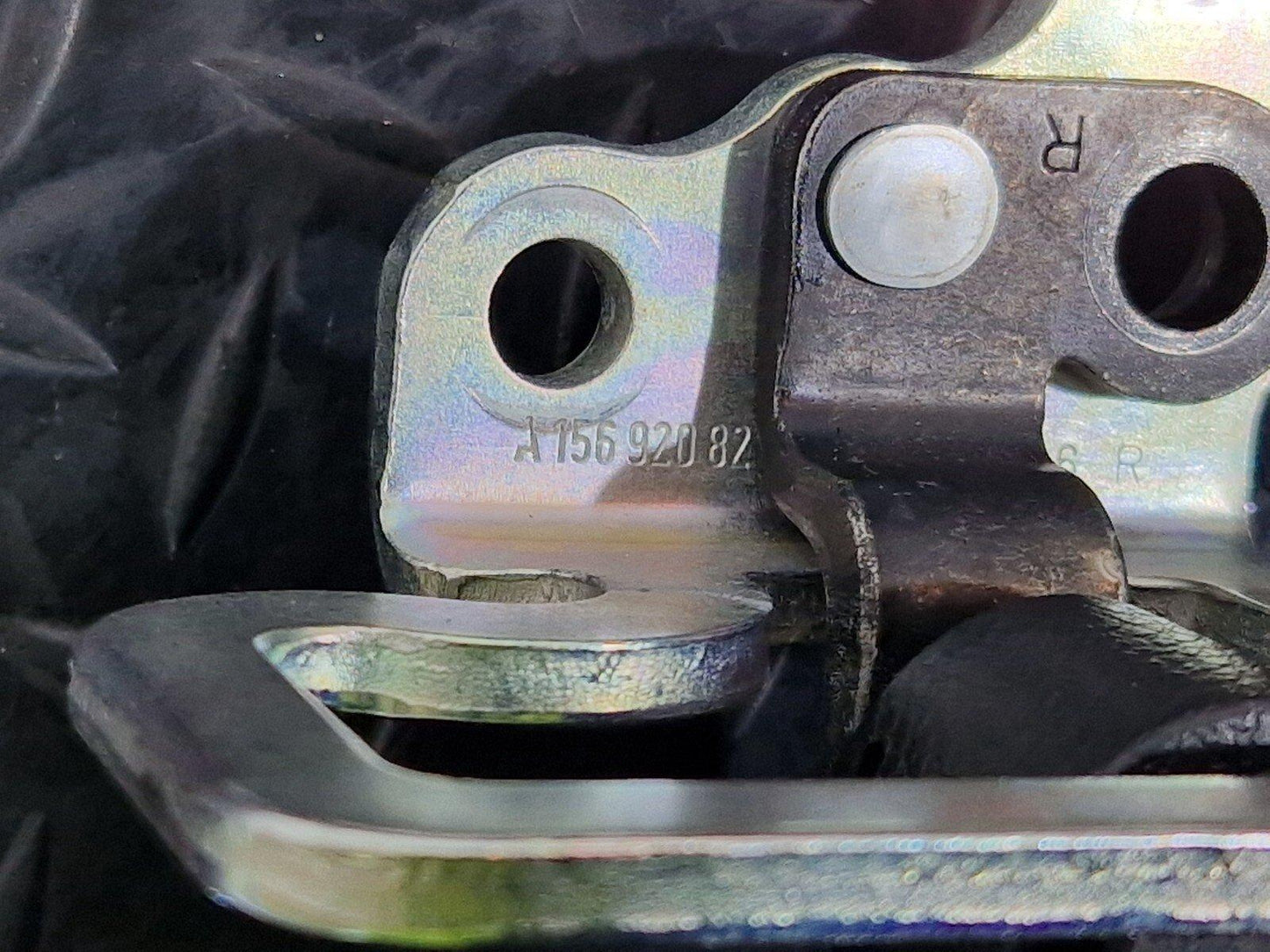 14-20 MERCEDES BENZ GLA X156 REAR SEAT LOCK STRIKER BRACKET A1569208200
