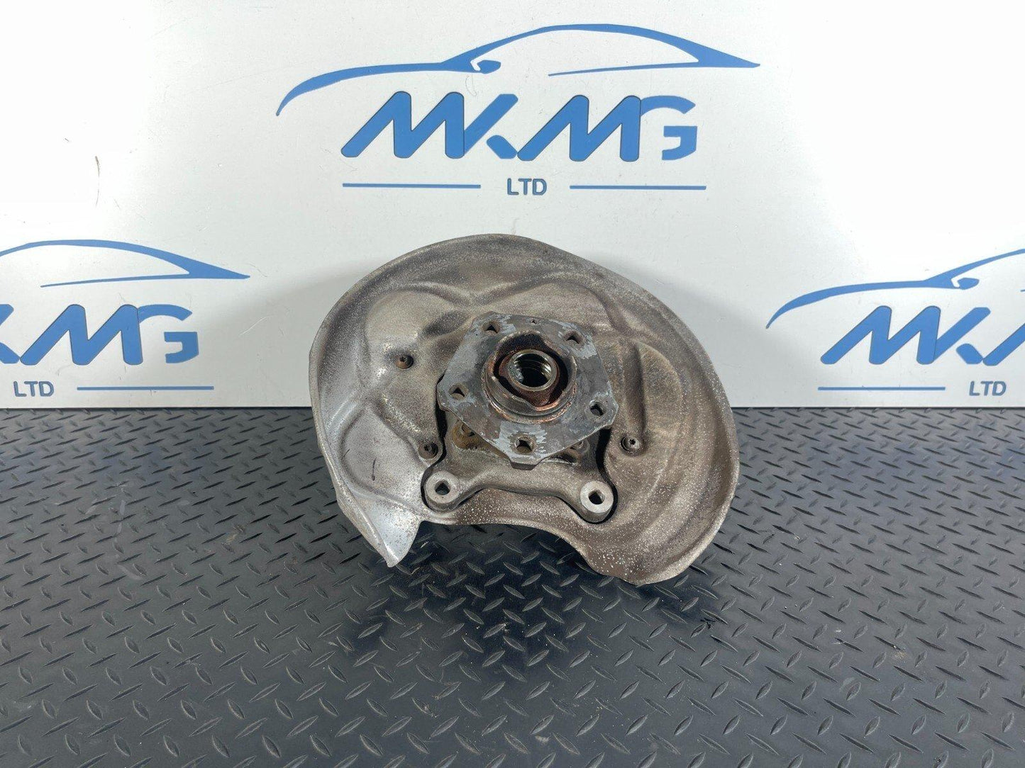16-19 AUDI A4 B9 QUATTRO GENUINE REAR LEFT PASSENGER SIDE WHEEL HUB 8W0505435AA