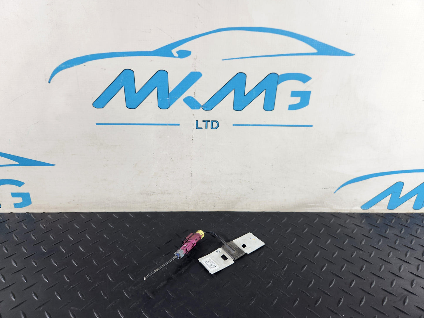 Land Rover Range Rover Evoque L551 SUV Antenna Aerial Amplifier MK72156037AB
