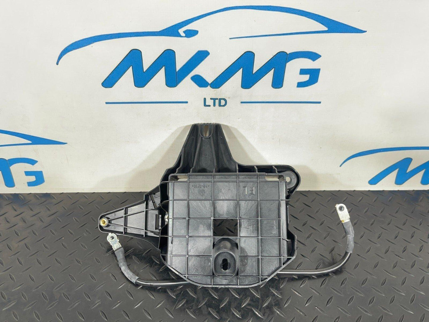 14-21 MERCEDES BENZ C300 W205 GENUINE BATTERY HOLDER BRACKET A2055451640
