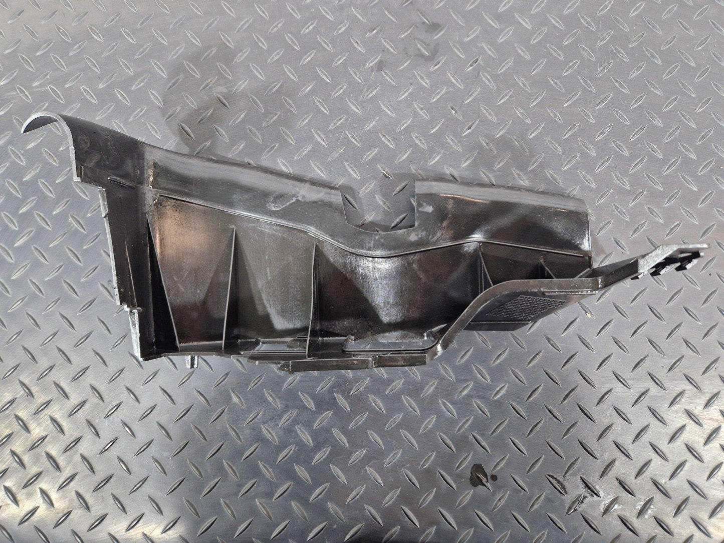 18-ON MERCEDES BENZ SPRINTER W907 RIGHT MOUNTING CONSOLE A9078802500
