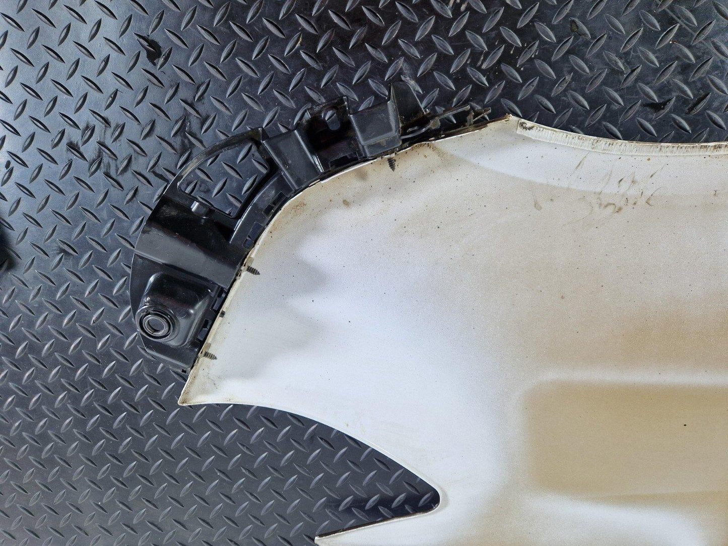 18-ON MERCEDES BENZ SPRINTER W907 FRONT LEFT PASSENGER SIDE WING FENDER