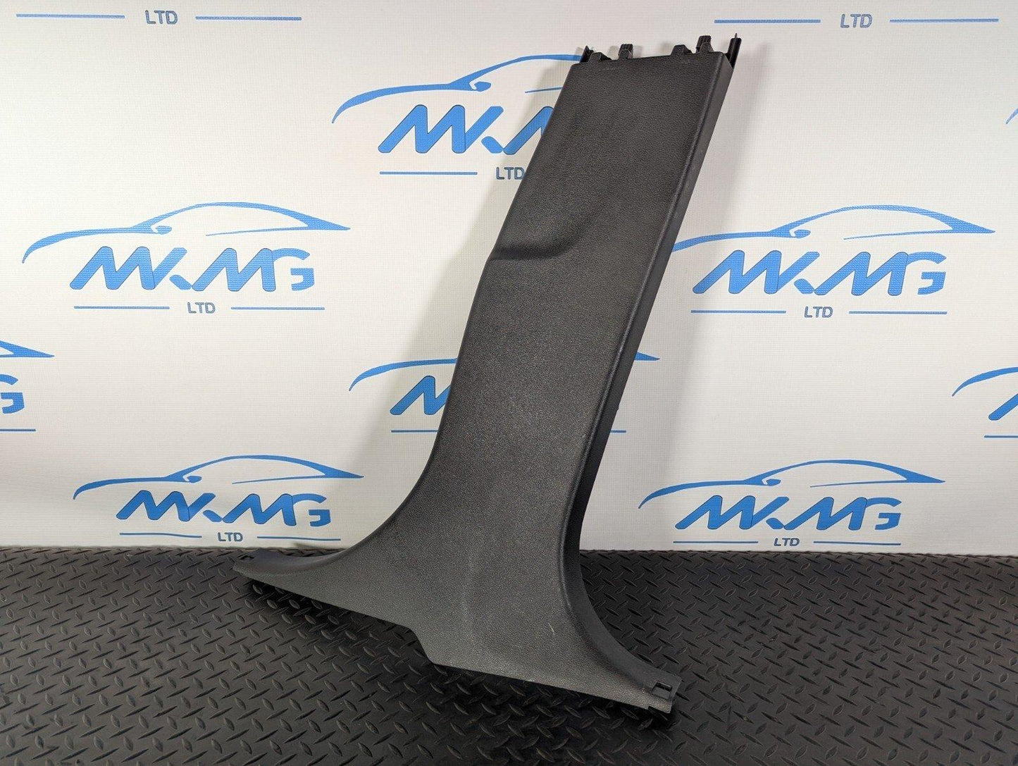 16-22 BMW X1 F48  DRIVERS SIDE INNER LOWER B PILLAR COVER TRIM PANEL 7332818