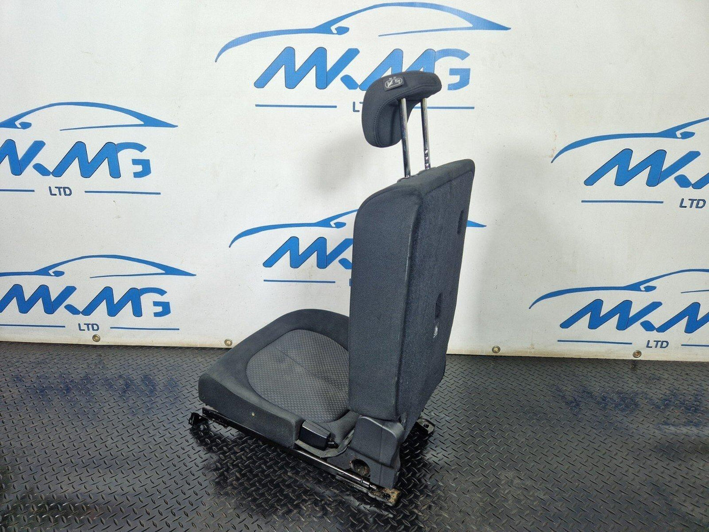 BMW 2 X1 F48 F46 F45 GENUINE REAR O/S 2ND ROW COMPLETE CLOTH SEAT WITH HEADREST