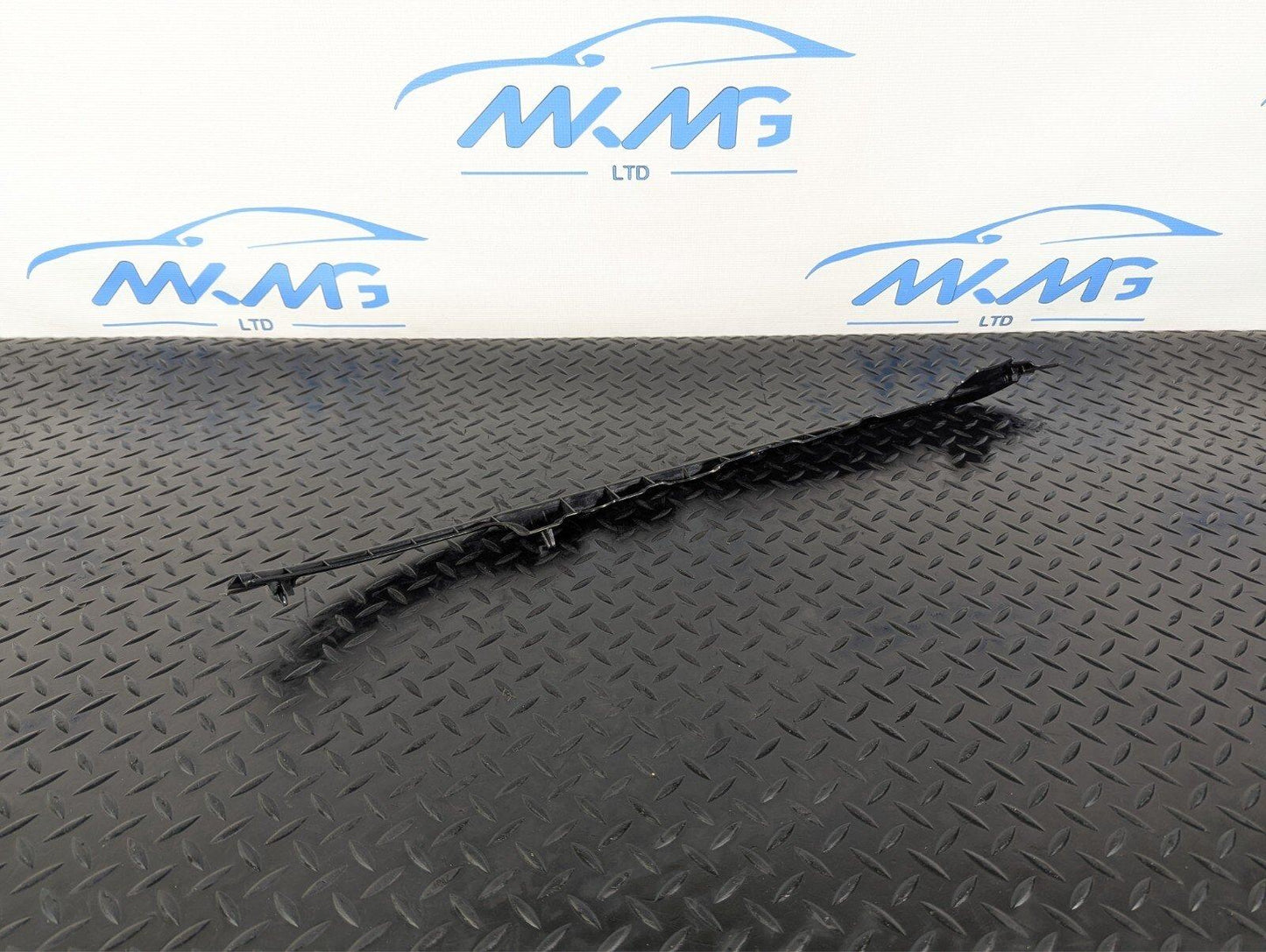 13-19 MERCEDES BENZ CLA C117 FRONT RIGHT O/S SIDE BONNET SEAL A1178800297