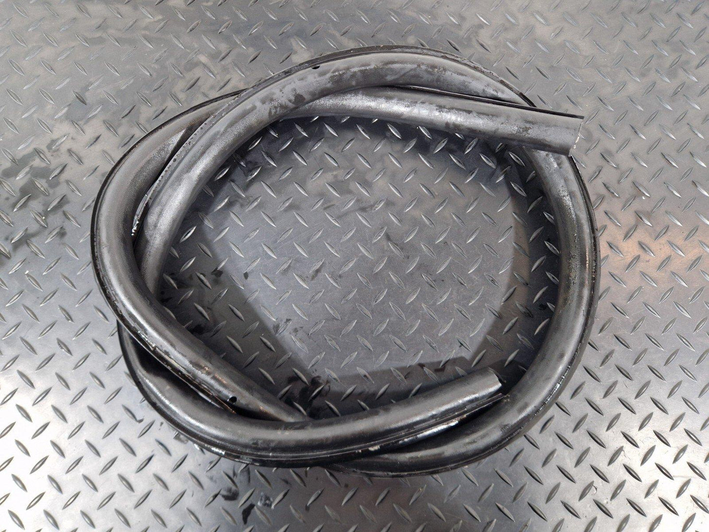 12-17 AUDI S5 CONVERTIBLE FRONT LOWER DOOR SEAL FITS LEFT & RIGHT 8F0831707B