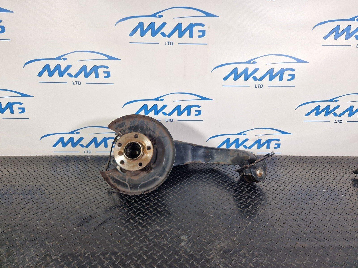 16-22 BMW X1 F48 REAR LEFT PASSENGER SIDE HUB WITH BEARING 6851579