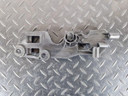 14-19 LAND ROVER L550 DISCOVERY SPORT RH FRONT WING MOUNT BRACKET FK72-16A128-A