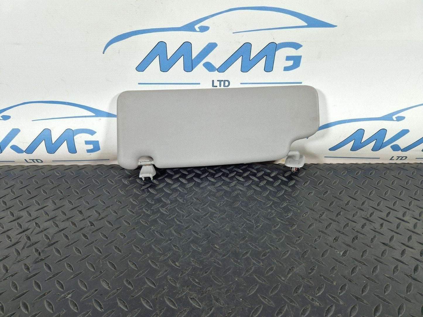 16-22 BMW X1 F48 GENUINE OEM RIGHT DRIVER SIDE SUN VISOR 7402854