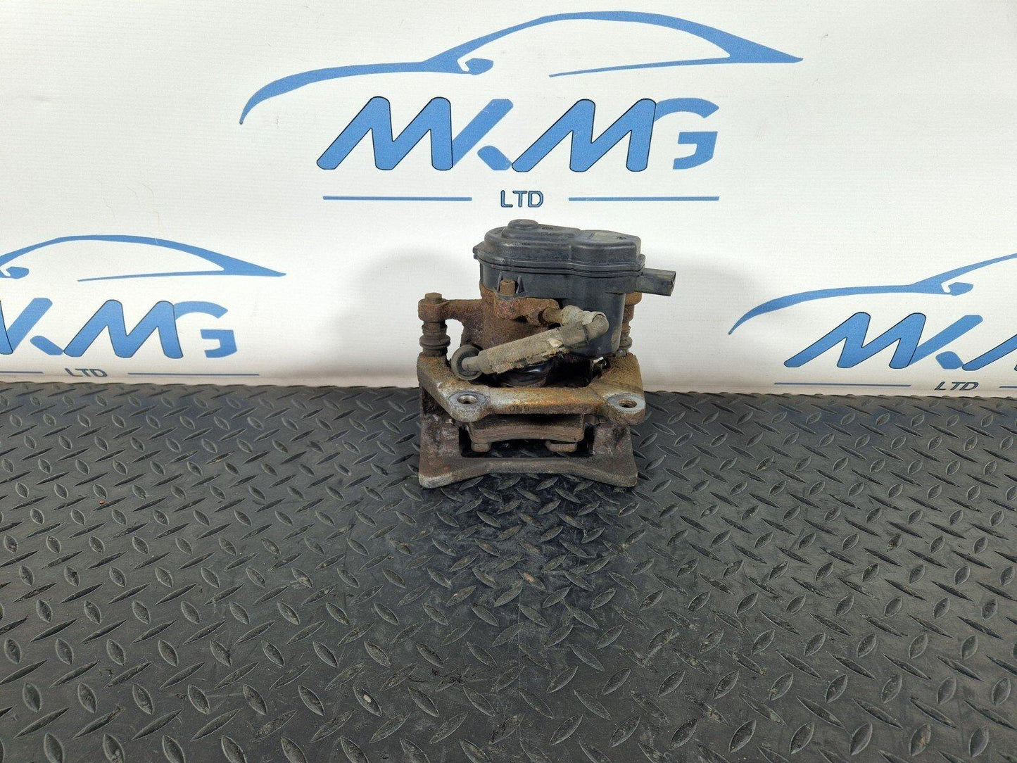 15-18 AUDI A7 4G GENUINE REAR RIGHT O/S/R/ COMPLETE BRAKE CALIPER 32337647D